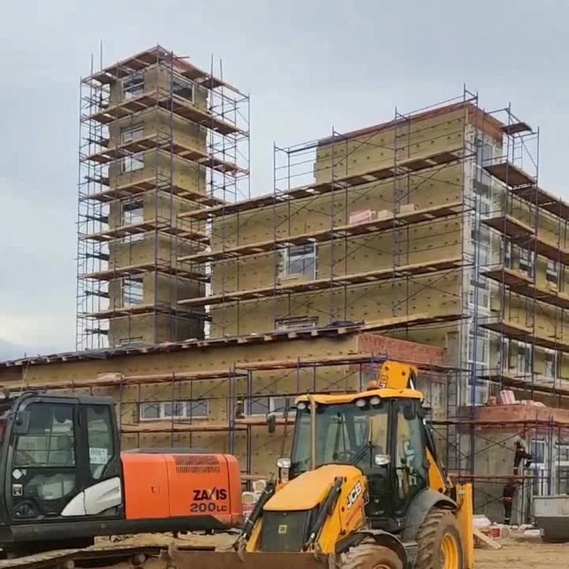 Утепление фасадов минеральной ватой с помощью рамных лесов ЛРСП.